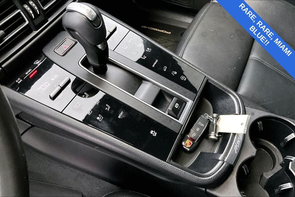 2022 Porsche Macan Base