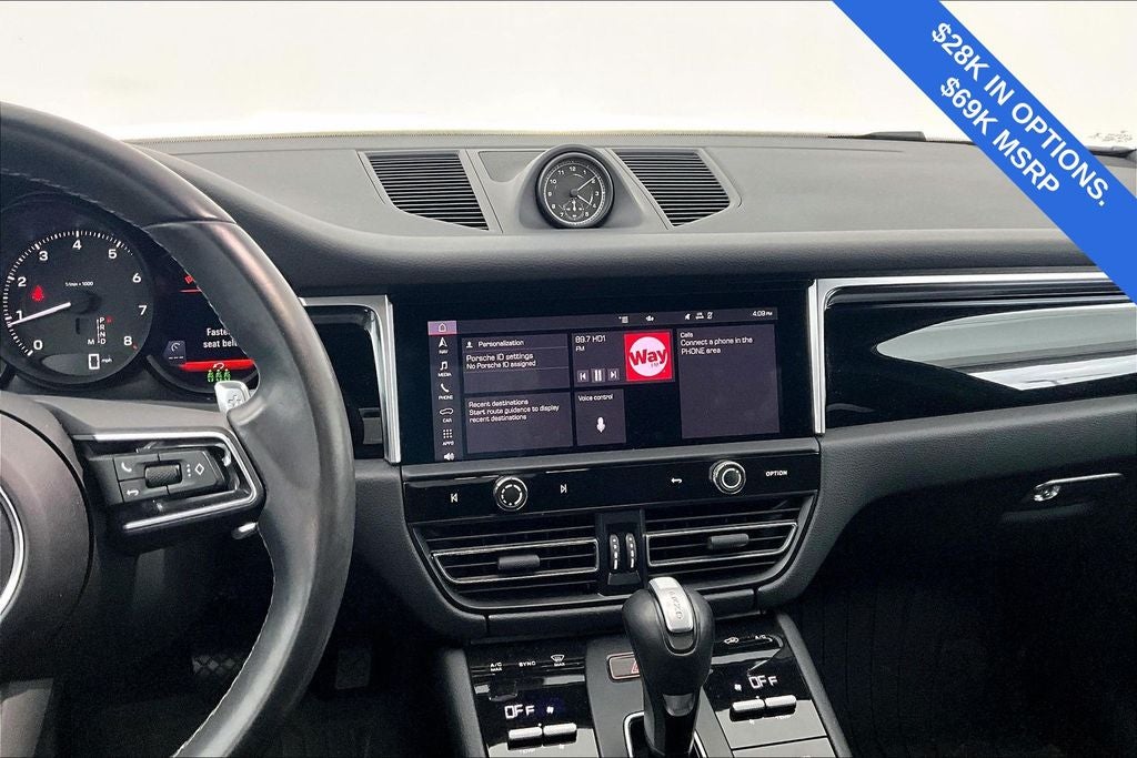 2023 Porsche Macan Base