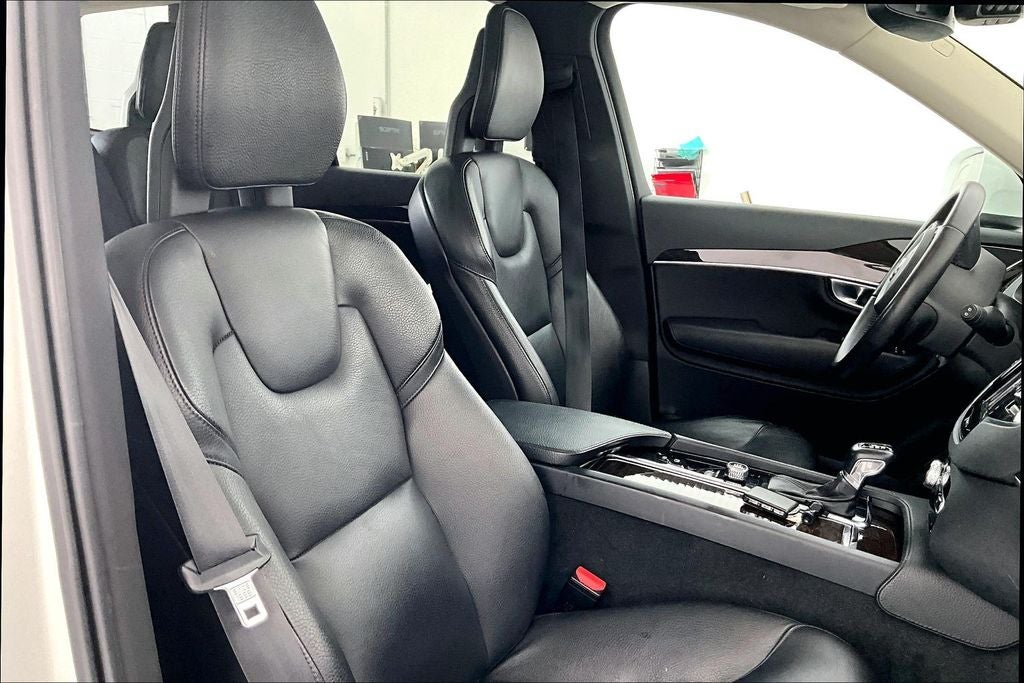 2018 Volvo XC90 T6 Momentum