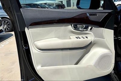 2016 Volvo XC90 T6 Momentum