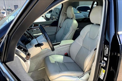 2016 Volvo XC90 T6 Momentum