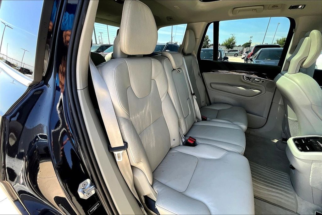 2016 Volvo XC90 T6 Momentum