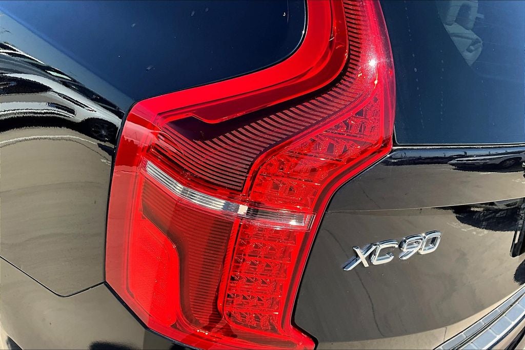 2016 Volvo XC90 T6 Momentum