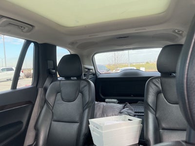 2016 Volvo XC90 T6 Momentum