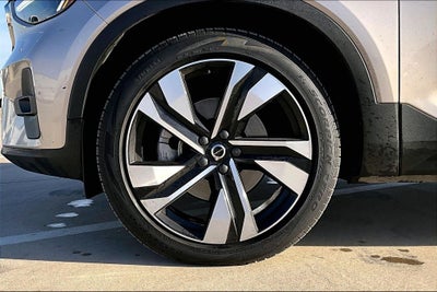2023 Volvo XC40 B4 Plus Bright Theme