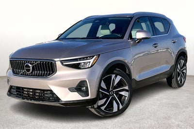 2023 Volvo XC40 B4 Plus Bright Theme
