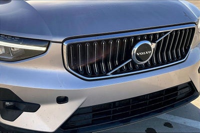 2023 Volvo XC40 B4 Plus Bright Theme