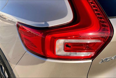 2023 Volvo XC40 B4 Plus Bright Theme