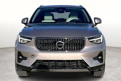 2023 Volvo XC40 B4 Plus Bright Theme