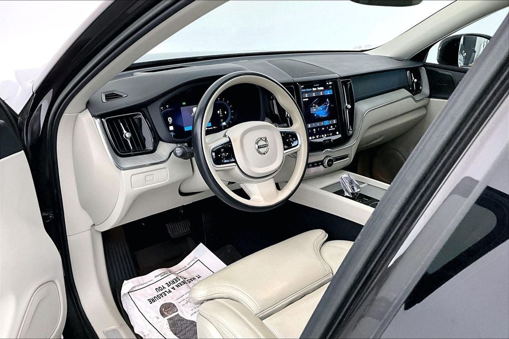2023 Volvo XC60 B5 Ultimate Bright Theme