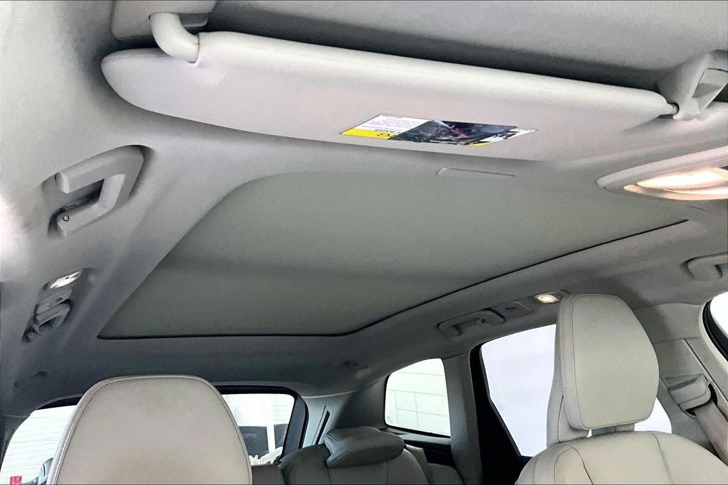 2023 Volvo XC60 B5 Ultimate Bright Theme