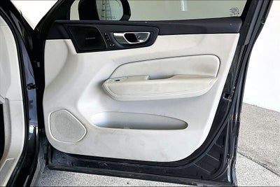 2023 Volvo XC60 B5 Ultimate Bright Theme