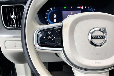2023 Volvo XC60 B5 Ultimate Bright Theme