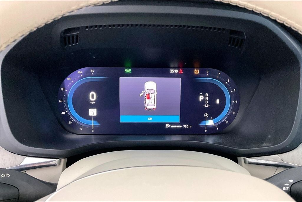 2023 Volvo XC60 B5 Ultimate Bright Theme