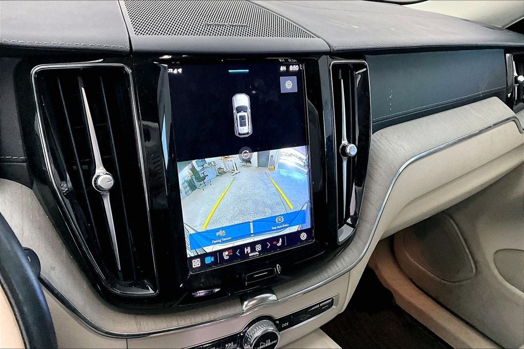 2023 Volvo XC60 B5 Ultimate Bright Theme