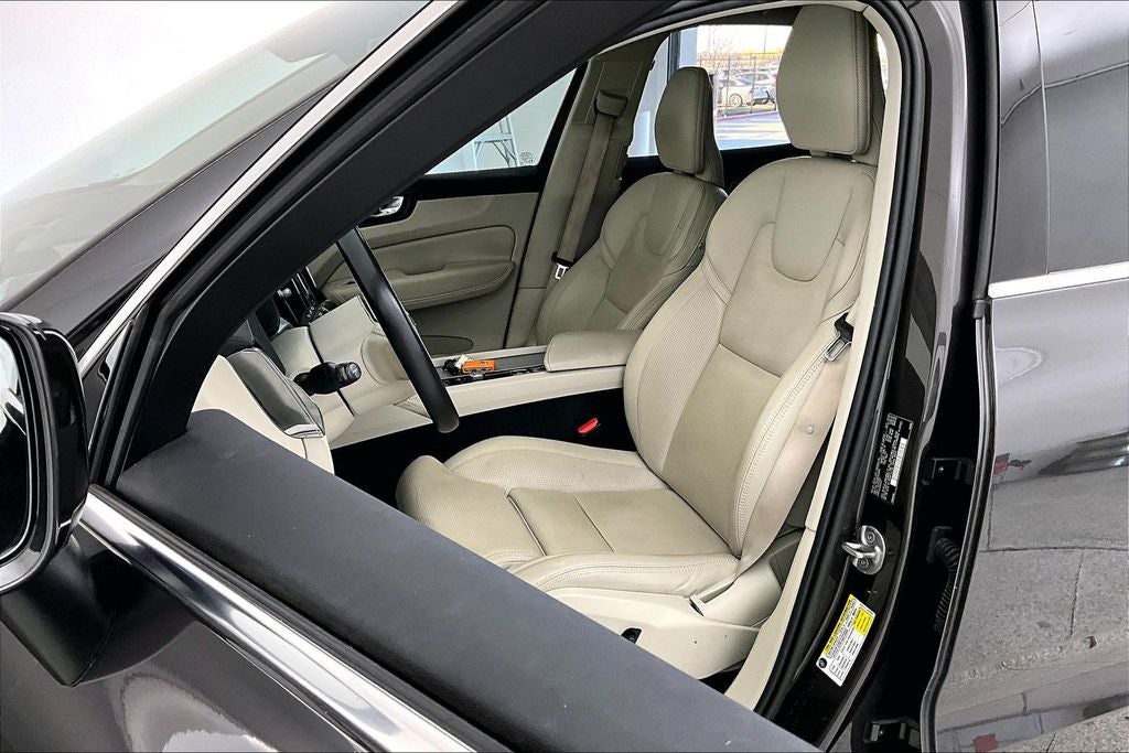 2023 Volvo XC60 B5 Ultimate Bright Theme