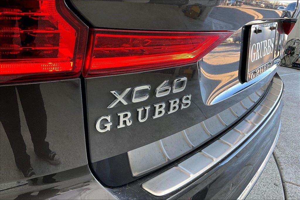 2023 Volvo XC60 B5 Ultimate Bright Theme