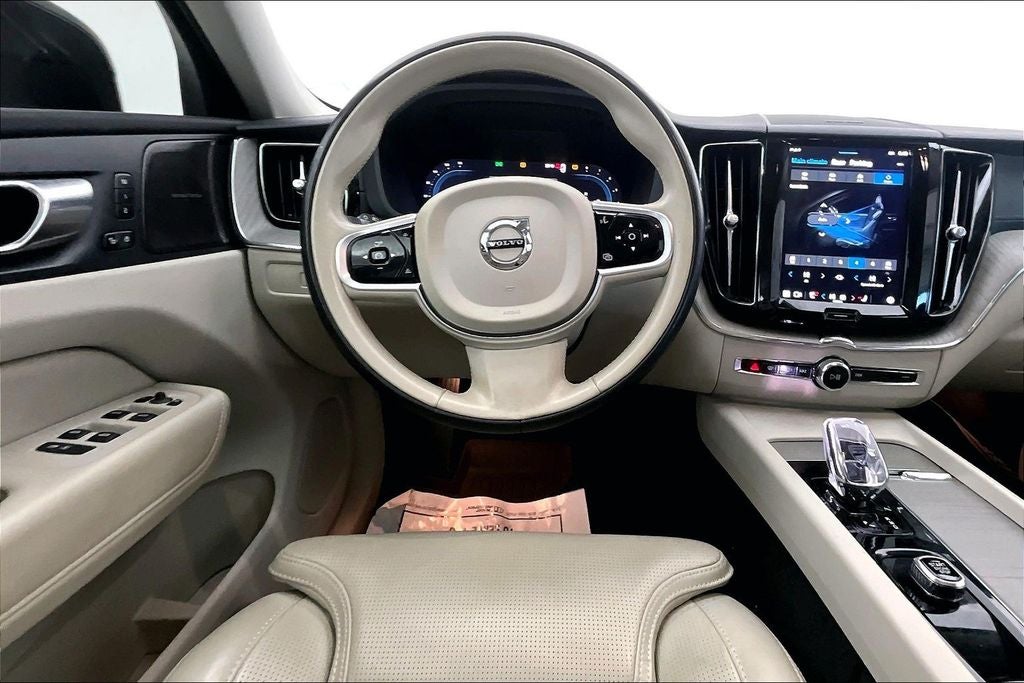 2023 Volvo XC60 B5 Ultimate Bright Theme
