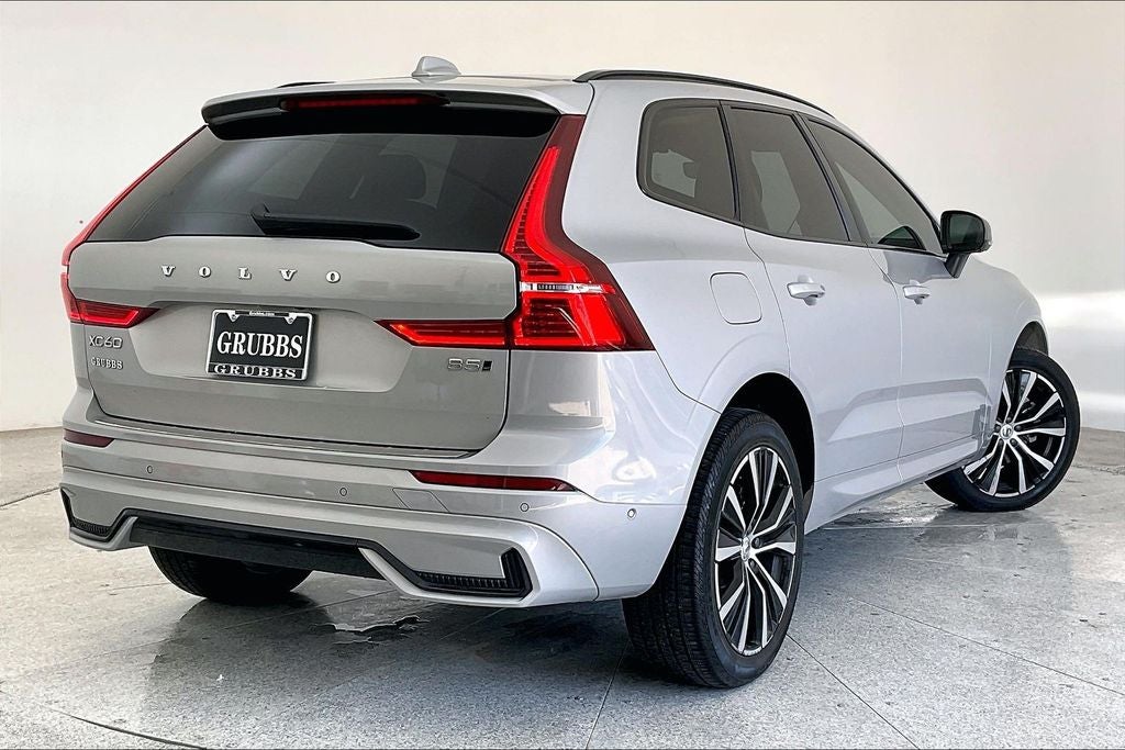 2024 Volvo XC60 B5 Plus Dark Theme