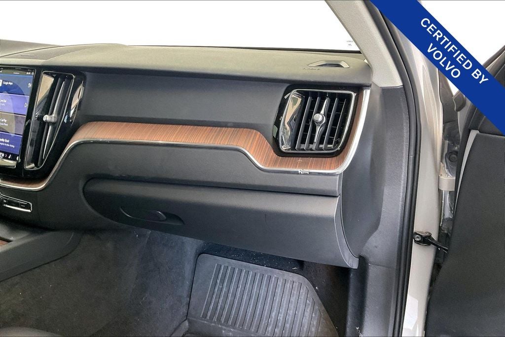 2024 Volvo XC60 B5 Plus Dark Theme