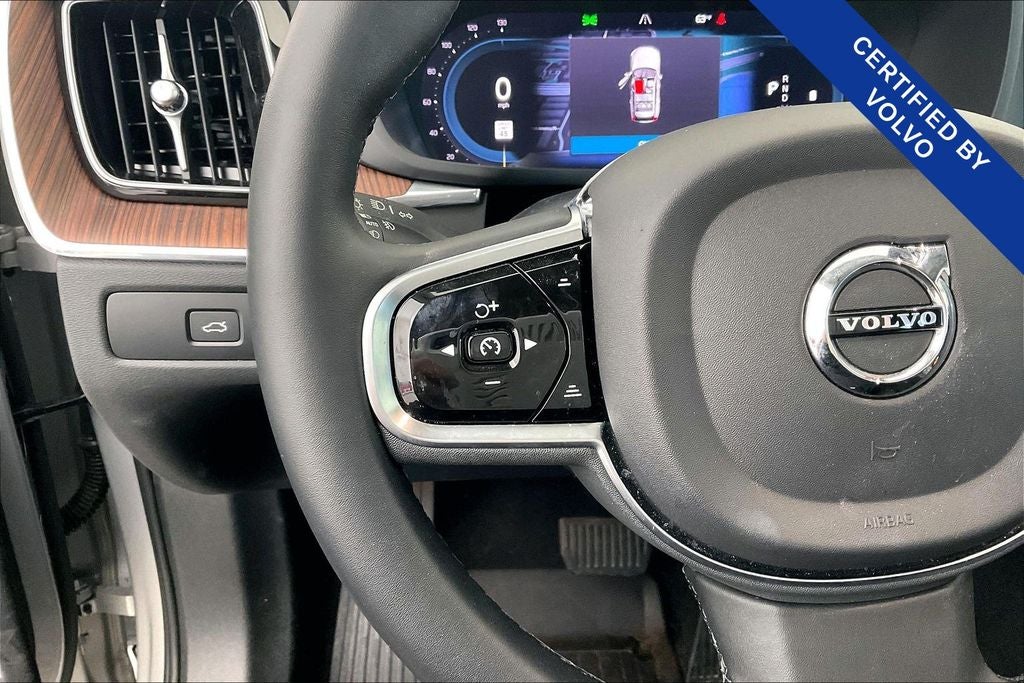 2024 Volvo XC60 B5 Plus Dark Theme