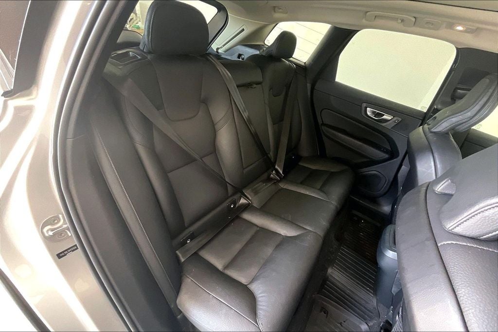 2024 Volvo XC60 B5 Plus Dark Theme