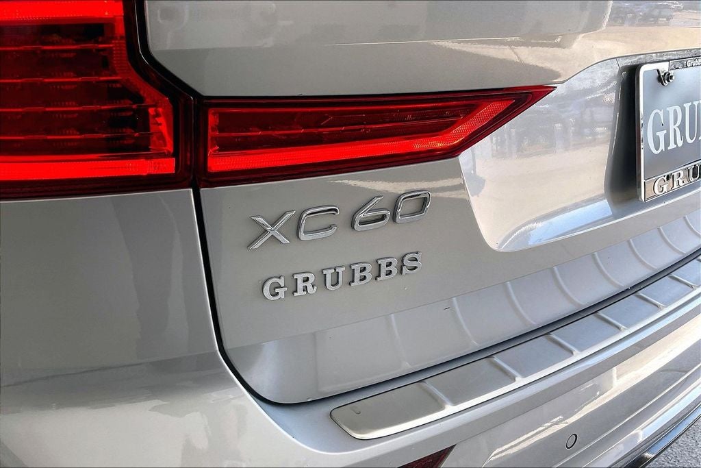 2024 Volvo XC60 B5 Plus Dark Theme