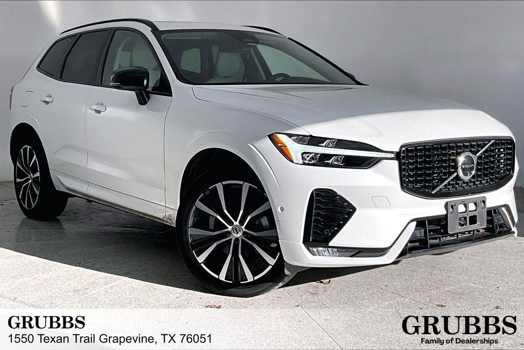 2024 Volvo XC60 B5 Ultimate Dark Theme