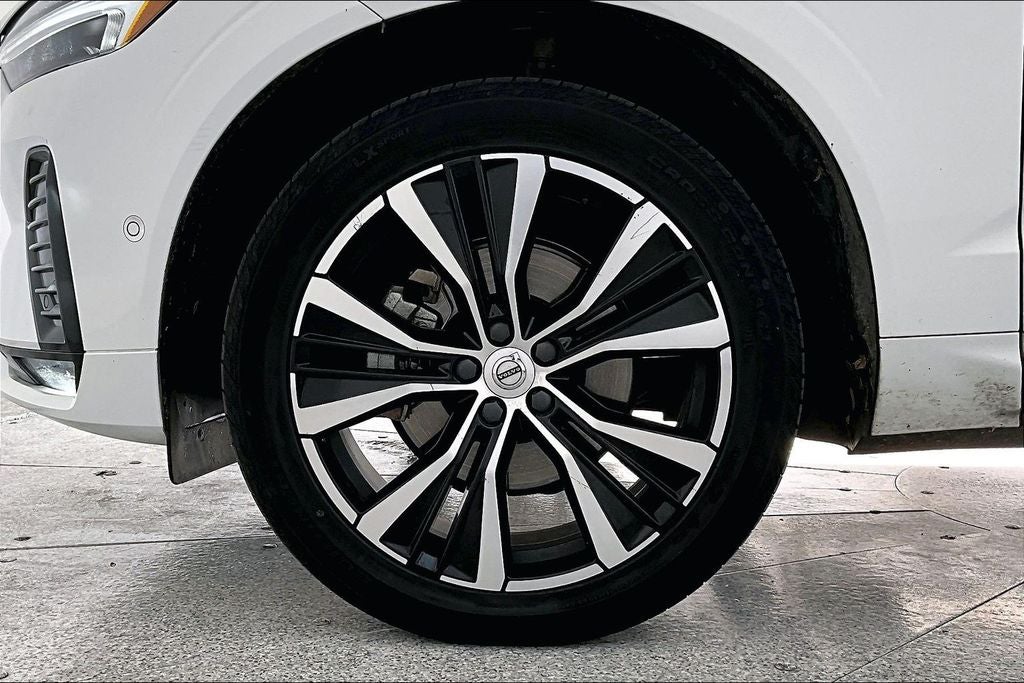 2024 Volvo XC60 B5 Ultimate Dark Theme