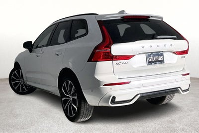 2024 Volvo XC60 B5 Ultimate Dark Theme