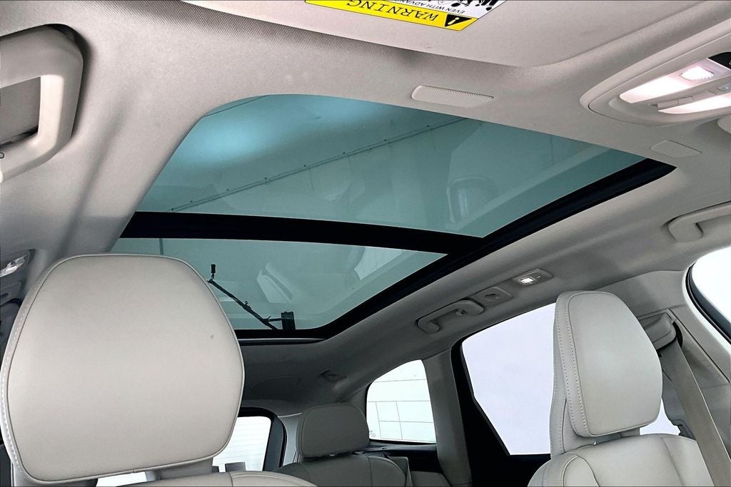 2024 Volvo XC60 B5 Ultimate Dark Theme