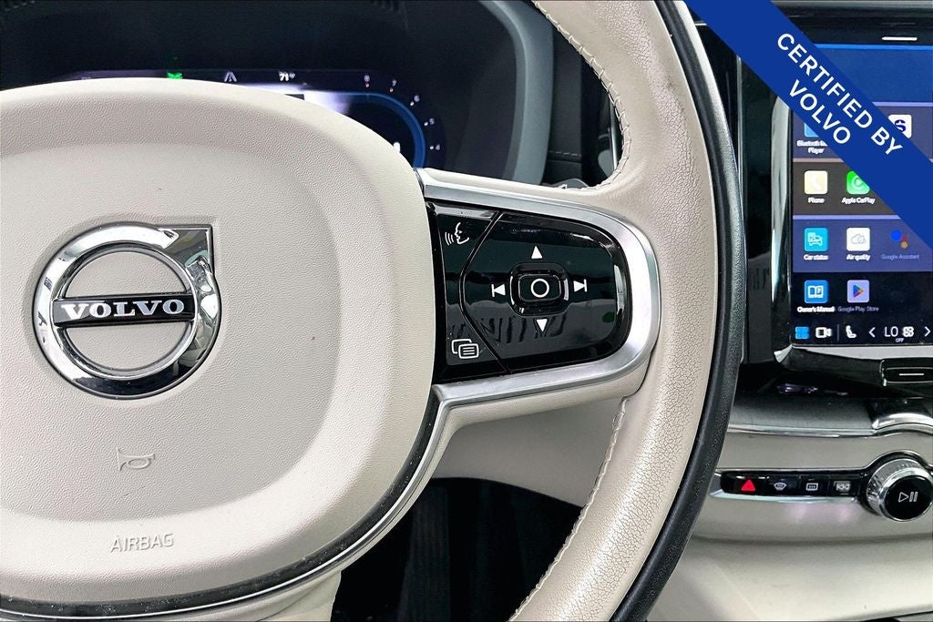 2024 Volvo XC60 B5 Ultimate Dark Theme