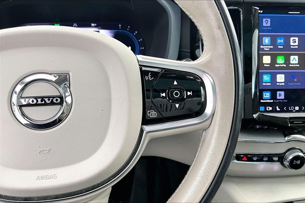 2024 Volvo XC60 B5 Ultimate Dark Theme