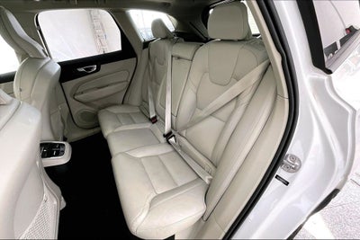 2024 Volvo XC60 B5 Ultimate Dark Theme