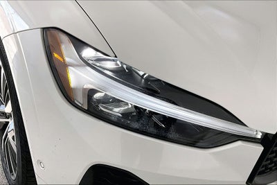 2024 Volvo XC60 B5 Ultimate Dark Theme