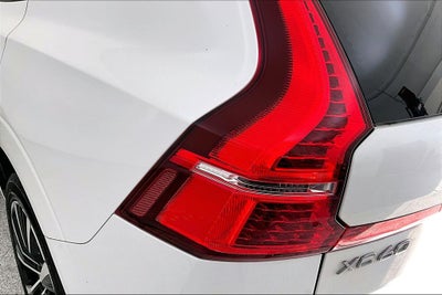 2024 Volvo XC60 B5 Ultimate Dark Theme