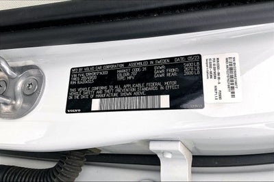 2024 Volvo XC60 B5 Ultimate Dark Theme