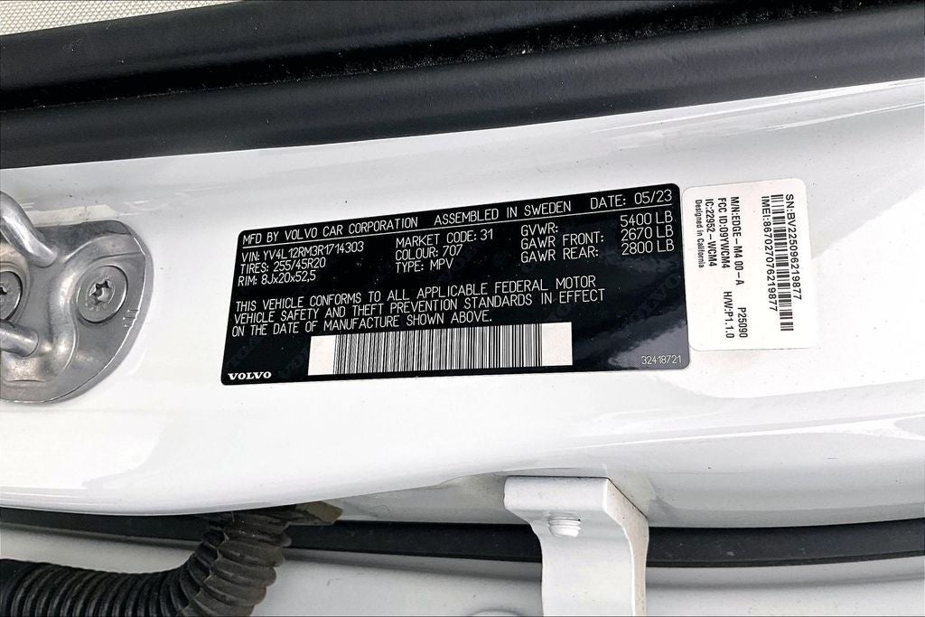 2024 Volvo XC60 B5 Ultimate Dark Theme