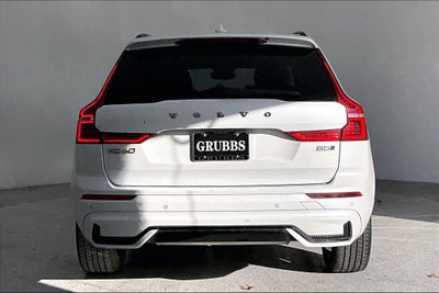 2024 Volvo XC60 B5 Ultimate Dark Theme