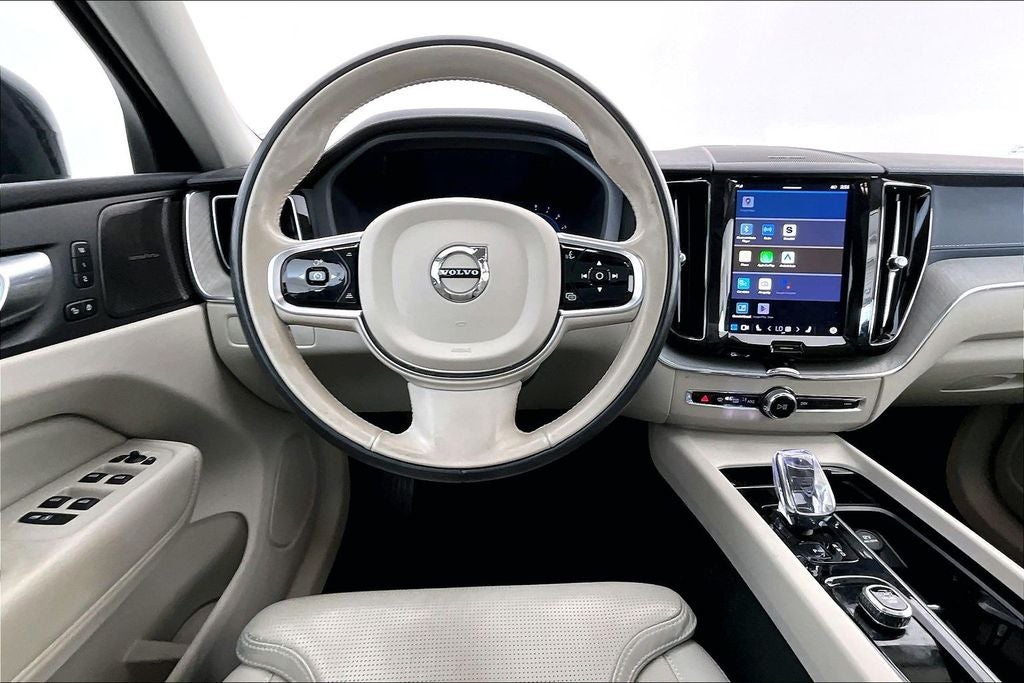 2024 Volvo XC60 B5 Ultimate Dark Theme