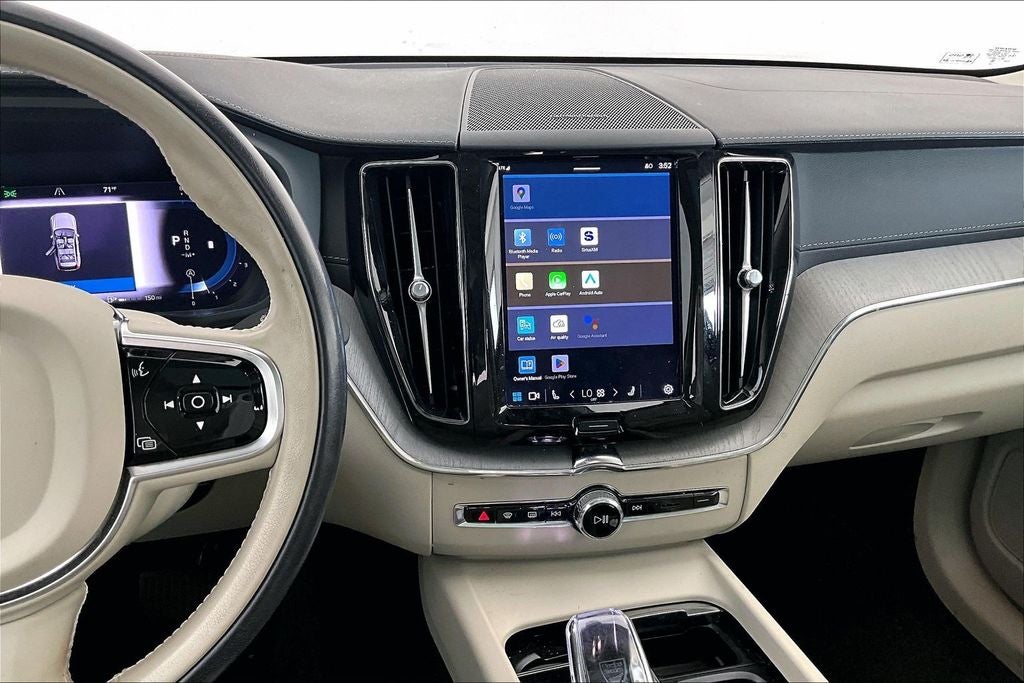 2024 Volvo XC60 B5 Ultimate Dark Theme