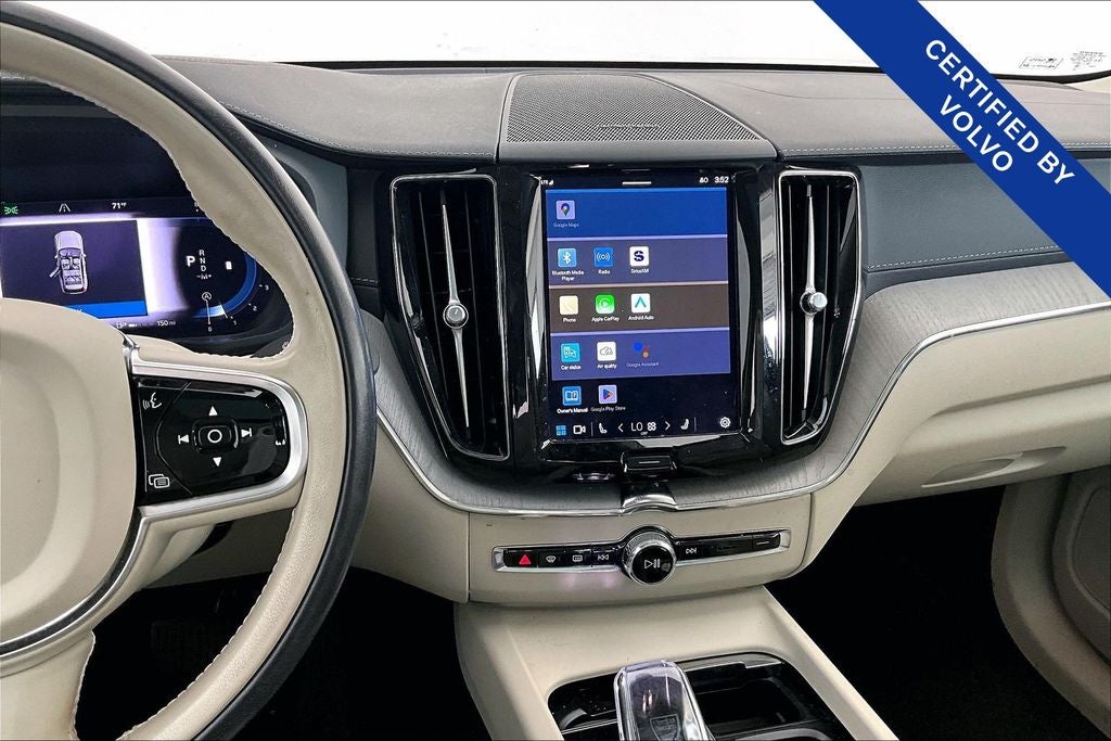 2024 Volvo XC60 B5 Ultimate Dark Theme