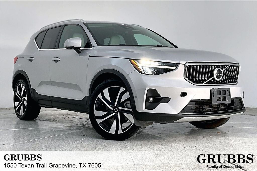 2023 Volvo XC40 B5 Plus Bright Theme