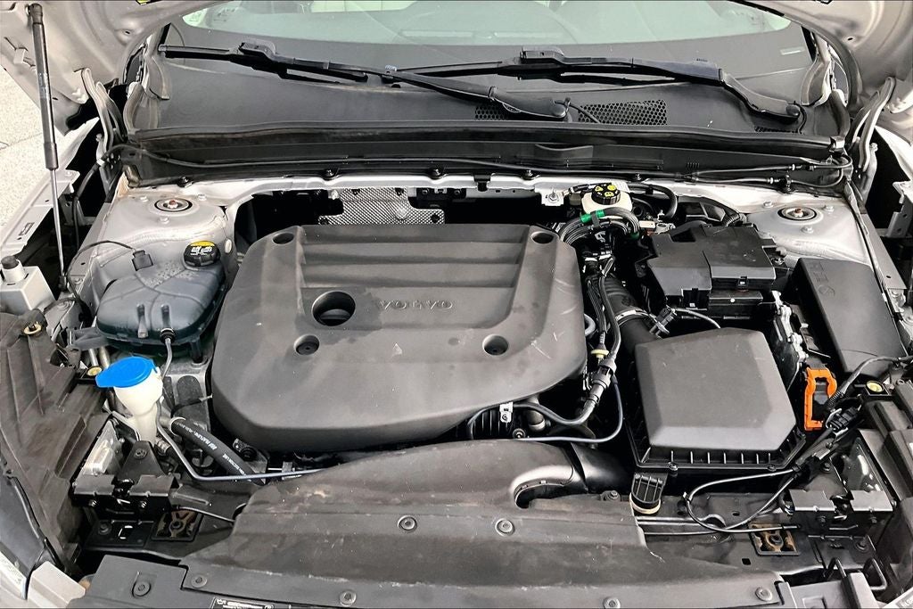 2023 Volvo XC40 B5 Plus Bright Theme