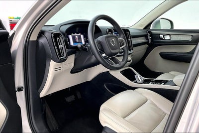2023 Volvo XC40 B5 Plus Bright Theme