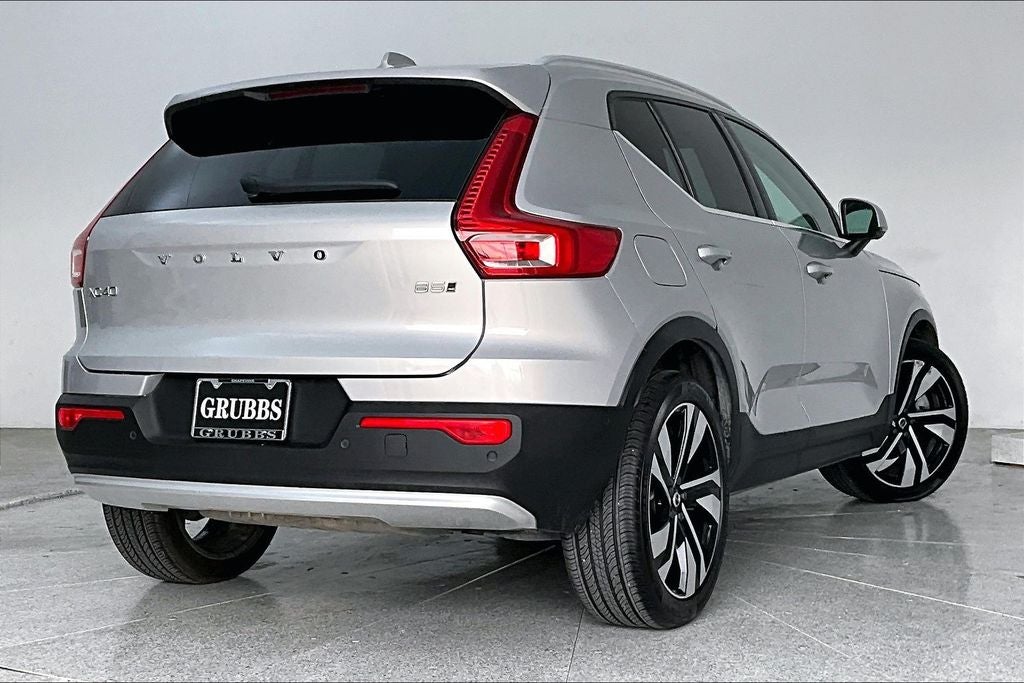 2023 Volvo XC40 B5 Plus Bright Theme