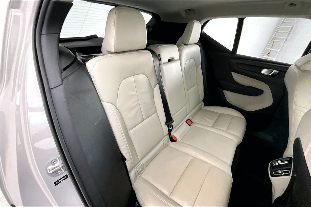 2023 Volvo XC40 B5 Plus Bright Theme