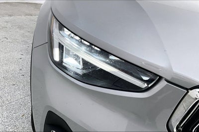 2023 Volvo XC40 B5 Plus Bright Theme