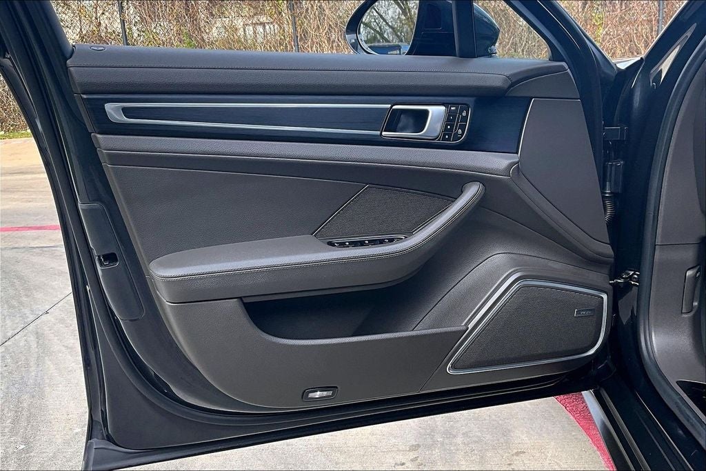 2023 Porsche Panamera Platinum Edition