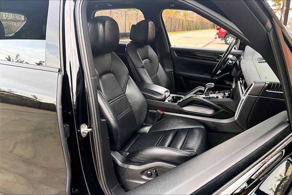 2023 Porsche Cayenne Platinum Edition